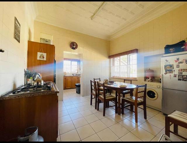 5 BEDROOM HOUSE FOR SALE IN PRIMROSE EAST